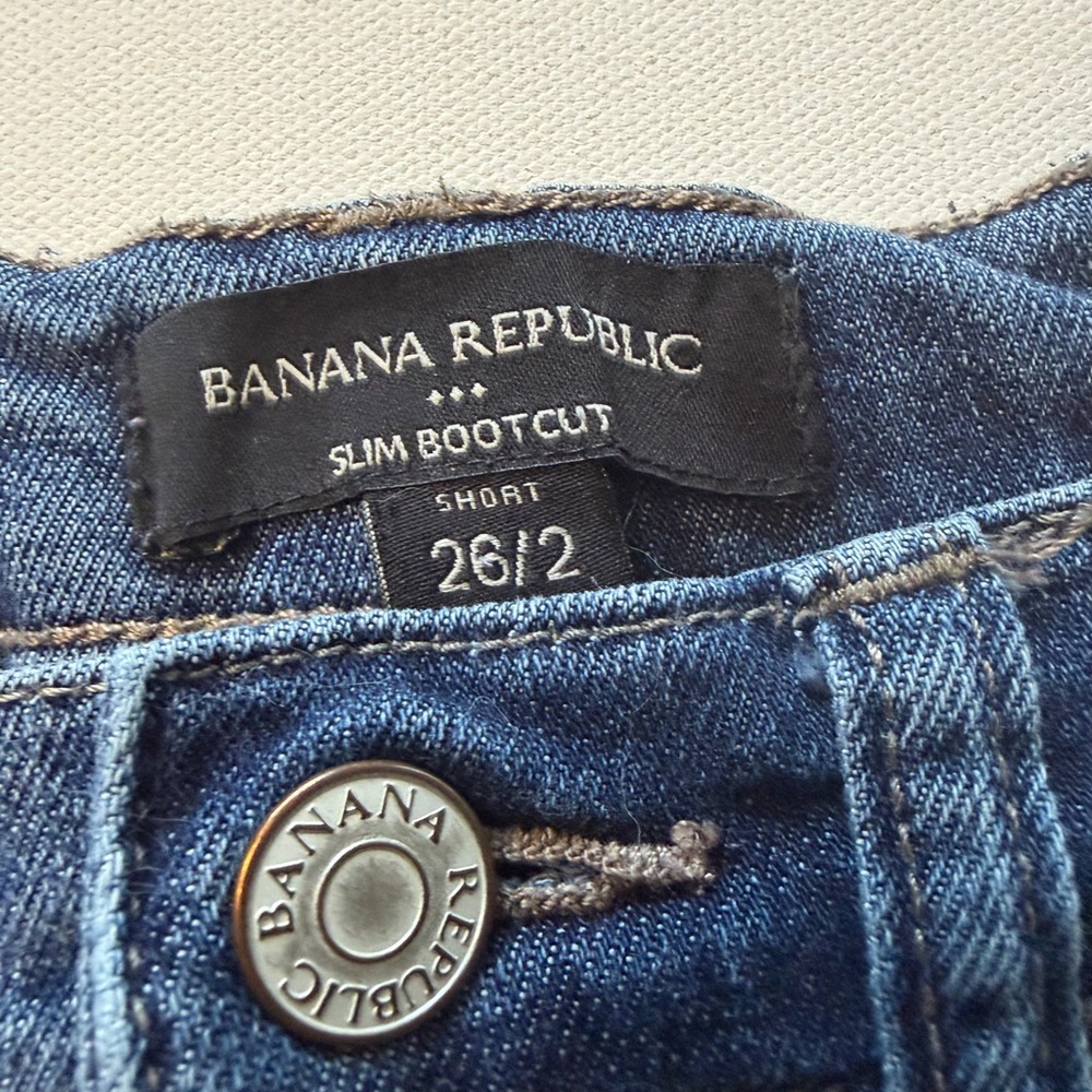 EUC Women's Banana Republic Slim Boot Cut Jean Short 26/2 (L) - Picture 6 of 8
